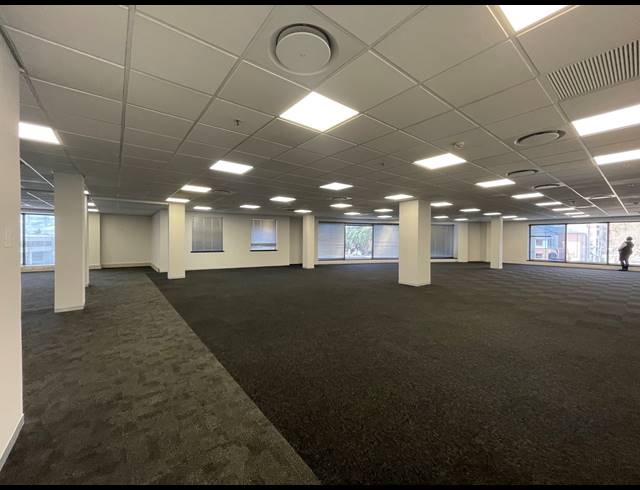 1,356M² OFFICE TO LET IN ROSEBANK